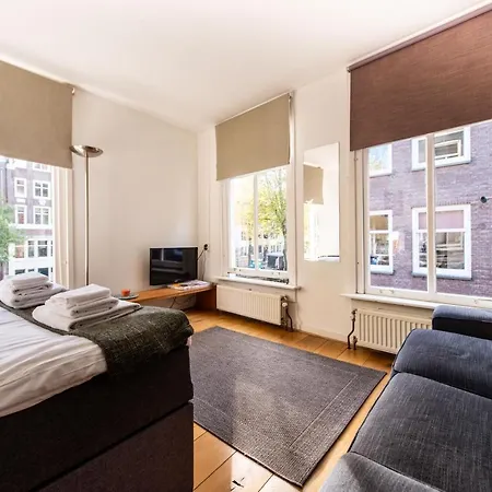Canal View Studio Appartement