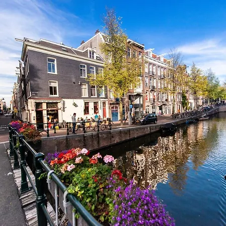 Canal View Studio Apartment *